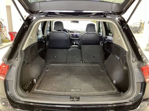 Used 2020 Volkswagen Tiguan SE w/ Panoramic Sunroof Package image 15