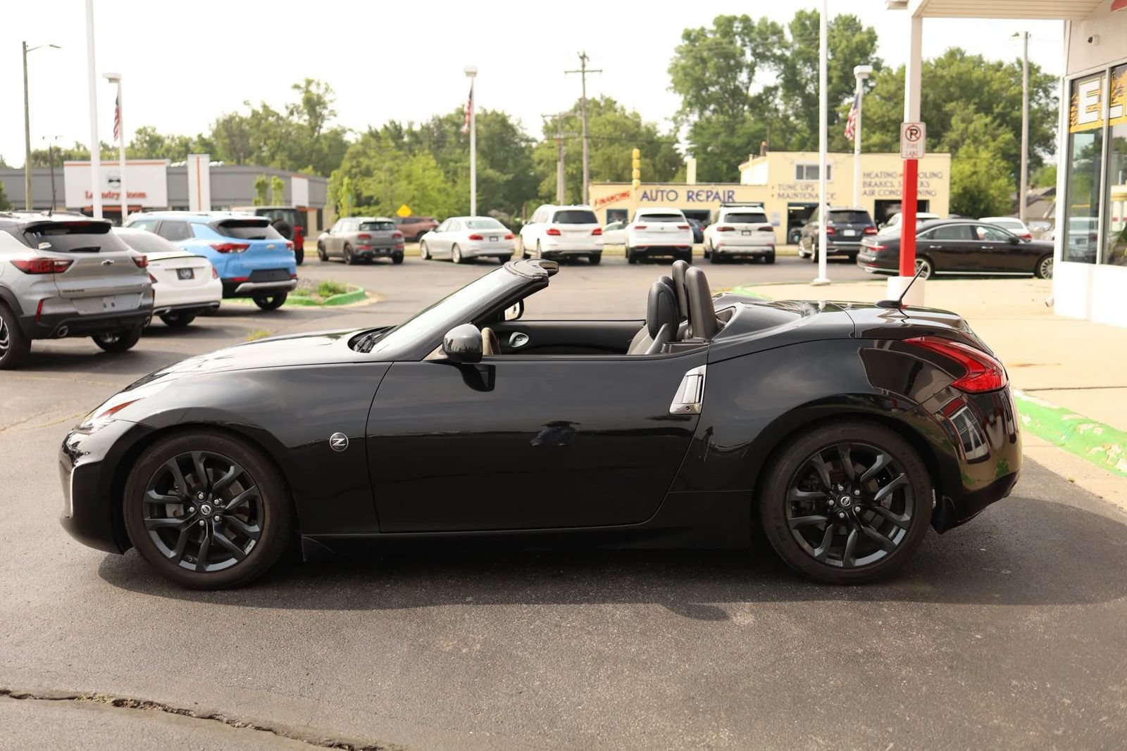 Used 2019 Nissan 370Z Touring RWD image 8
