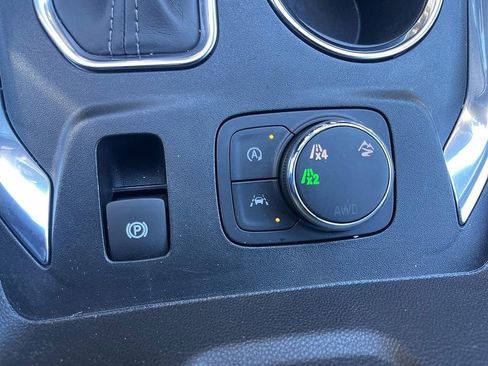 Used 2023 Chevrolet Traverse LT image 43