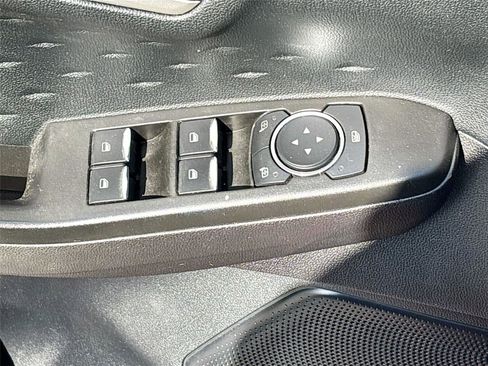 Used 2020 Ford Escape SE image 18