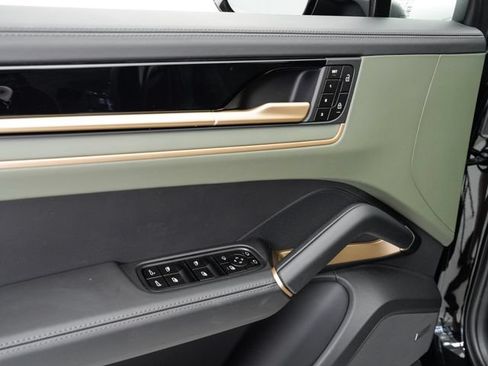 New 2026 Porsche Cayenne Coupe AWD/4WD image 8