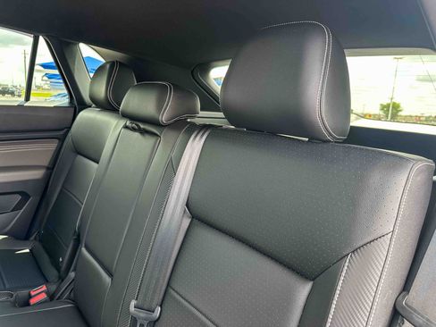 Used 2023 Volkswagen Atlas Cross Sport SE FWD image 18