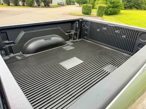 Used 2024 RAM 2500 Laramie w/ Safety Group AWD/4WD image 9