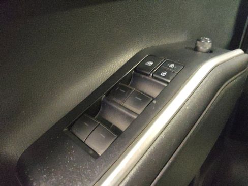 Used 2020 Toyota Highlander XLE FWD image 27