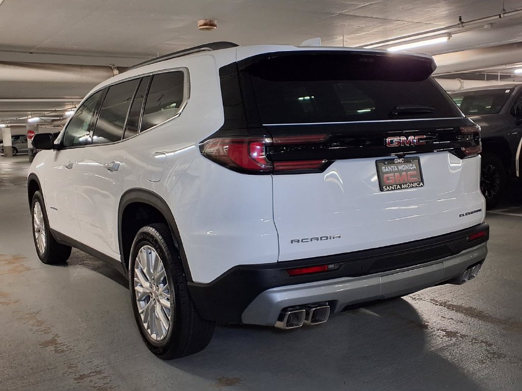 Used 2026 GMC Acadia Elevation w/ Elevation Premium Package FWD image 10