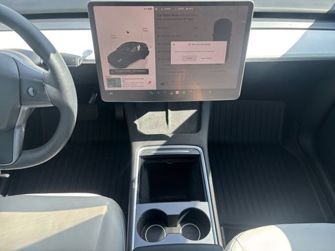 Used 2023 Tesla Model Y Long Range AWD/4WD image 14