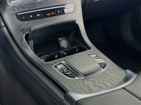 Used 2022 Mercedes-Benz GLC 300 image 5