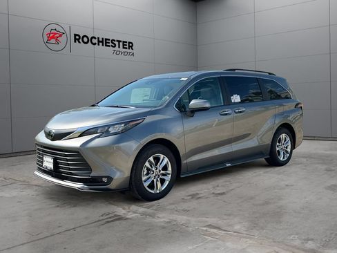 Used 2026 Toyota Sienna XLE AWD/4WD image 7