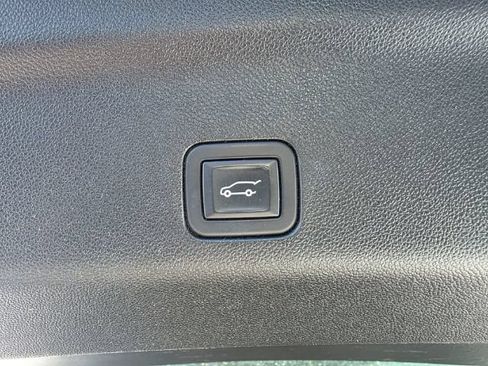 Used 2024 GMC Yukon XL SLT AWD/4WD image 19