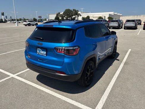Used 2026 Jeep Compass Latitude AWD/4WD image 5