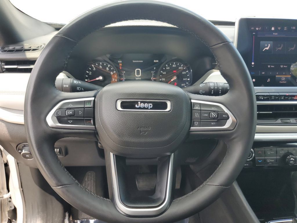 Used 2025 Jeep Compass Limited AWD/4WD image 12