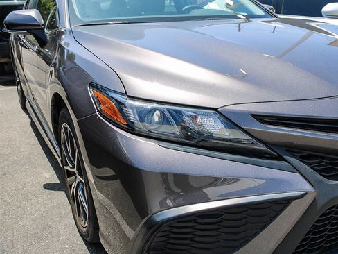 Used 2023 Toyota Camry SE FWD image 5