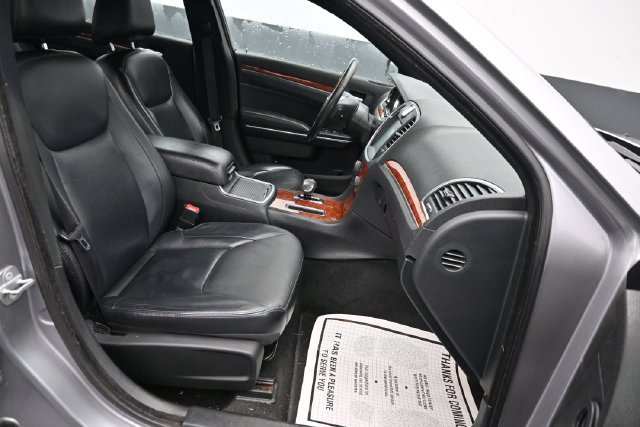 Used 2014 Chrysler 300 AWD image 7