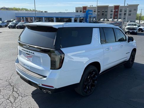 New 2026 Chevrolet Suburban High Country AWD/4WD image 11