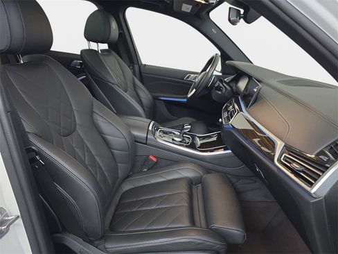 Used 2023 BMW X5 xDrive45e image 11