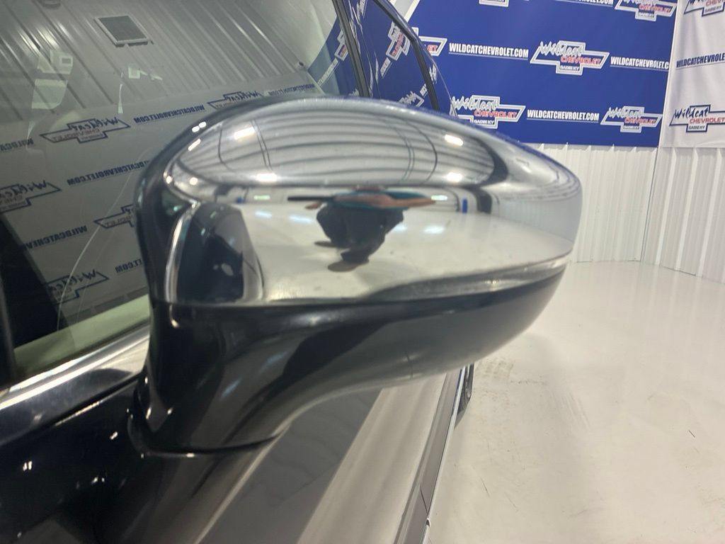 Used 2023 Chrysler Pacifica Limited FWD image 13