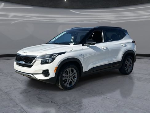 Used 2022 Kia Seltos S AWD/4WD image 1