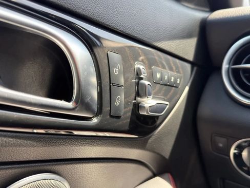 Used 2020 Mercedes-Benz SLC 300 image 28
