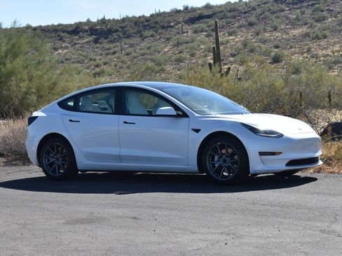 Used 2023 Tesla Model 3 Standard Range RWD image 3
