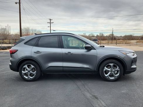 Used 2025 Ford Escape ST-Line FWD image 2