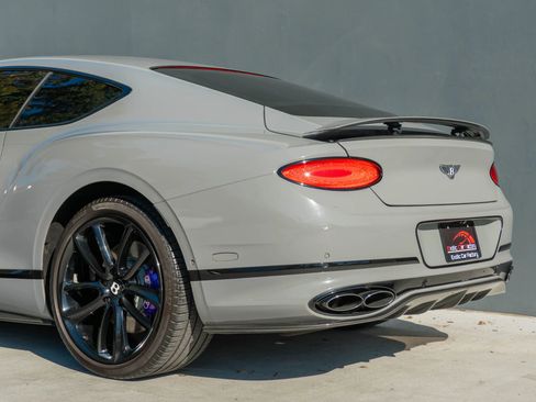 Used 2022 Bentley Continental GT image 23