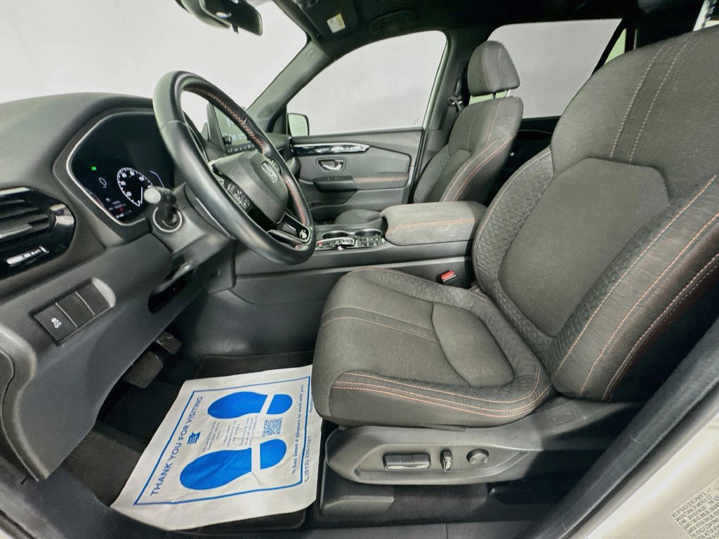 Used 2025 Honda Pilot Sport image 27