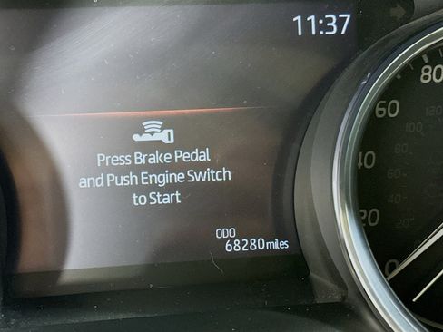 Used 2020 Toyota Camry XLE image 19