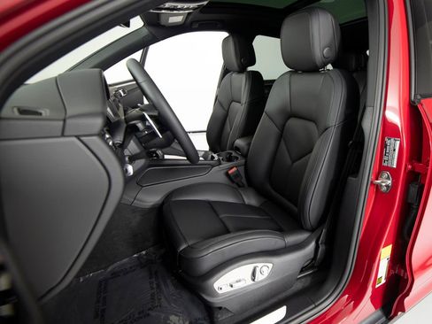 New 2026 Porsche Macan S image 17