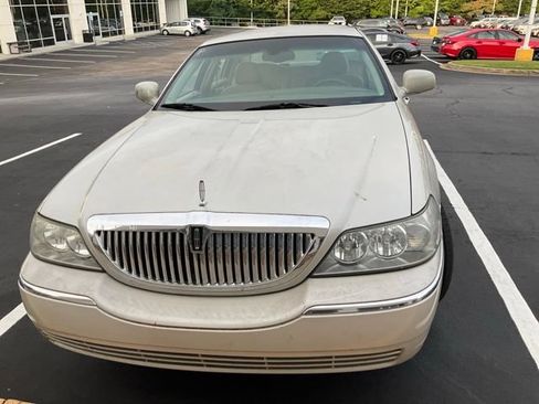 Used 2005 Lincoln Town Car Signature RWD image 12