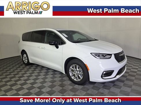 New 2026 Chrysler Pacifica Select FWD image 1