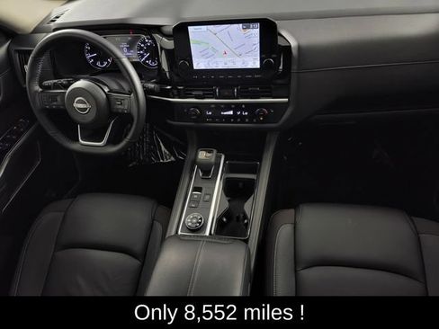 Used 2025 Nissan Pathfinder SL AWD/4WD image 33