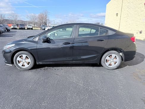 Used 2018 Chevrolet Cruze LS image 2
