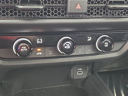 Certified 2025 Honda HR-V LX image 23