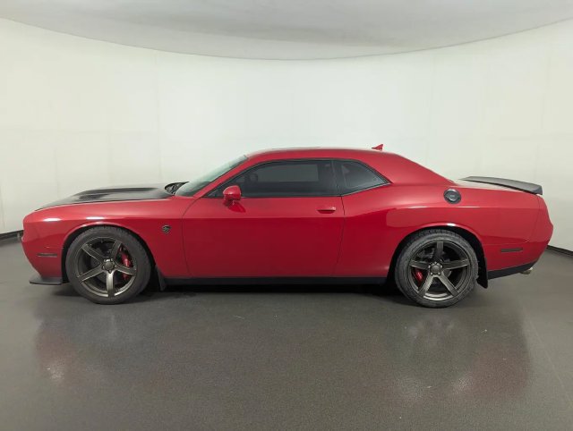 Used 2016 Dodge Challenger SRT Hellcat RWD image 5