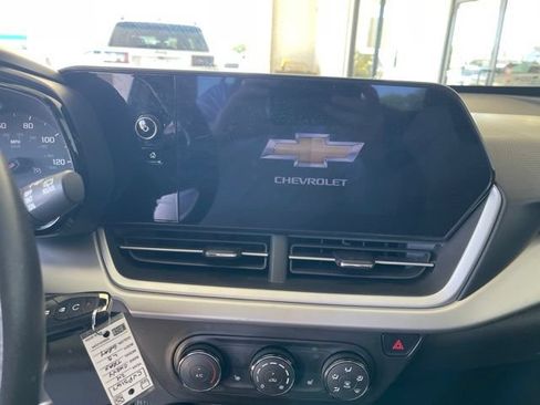 Used 2024 Chevrolet Trax LS w/ LS Convenience Package FWD image 15
