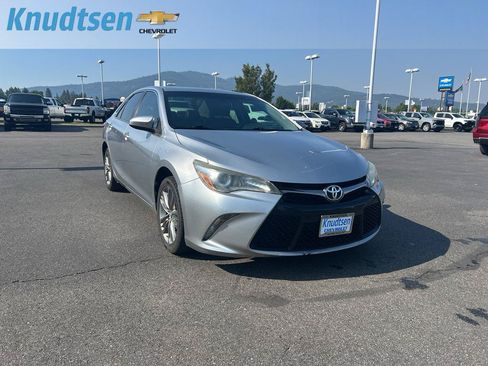Used 2015 Toyota Camry SE FWD image 5
