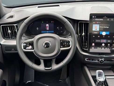 New 2026 Volvo XC60 B5 Ultra w/ Climate Package AWD/4WD image 11