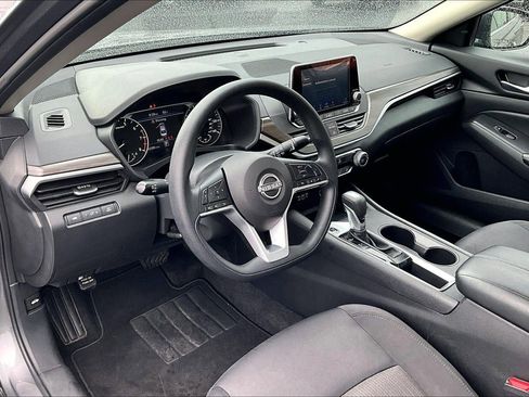 Used 2025 Nissan Altima 2.5 SV FWD image 15