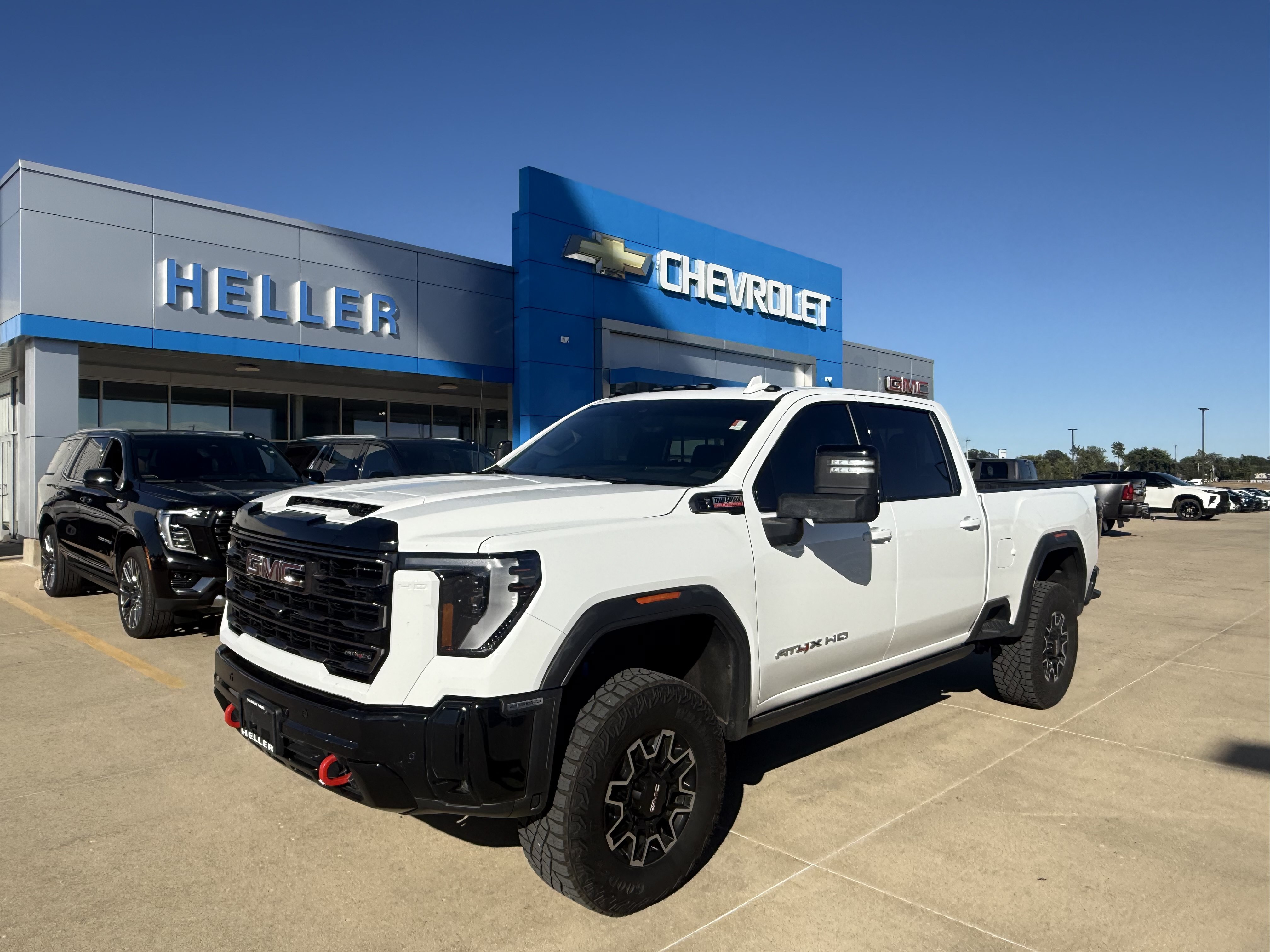 Used 2025 GMC Sierra 2500 AT4X AWD/4WD image 3