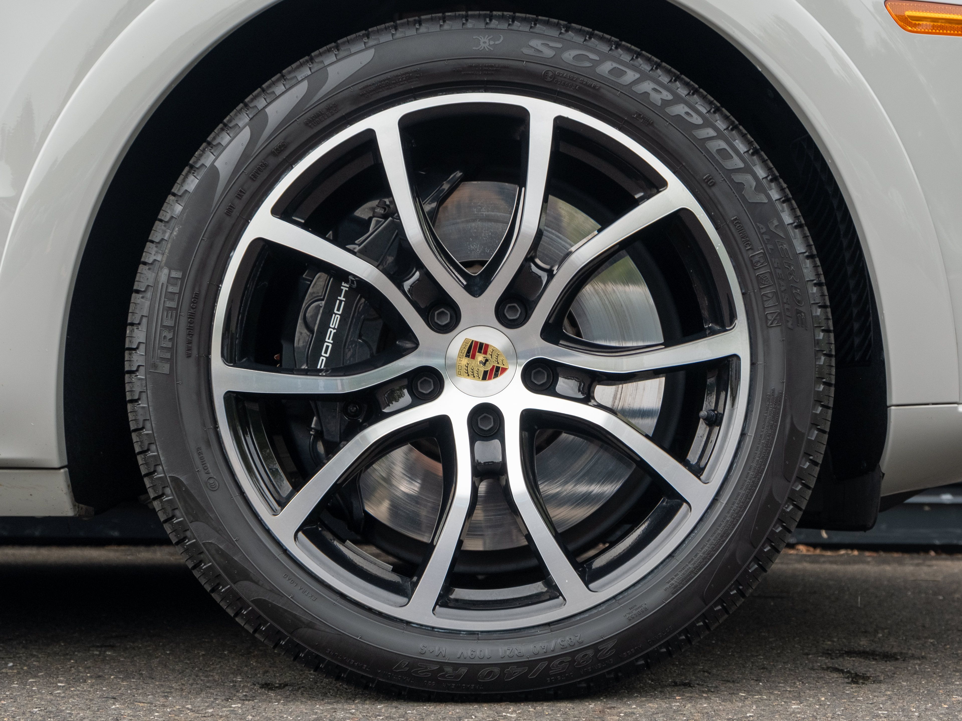 Certified 2023 Porsche Cayenne Turbo AWD/4WD image 15