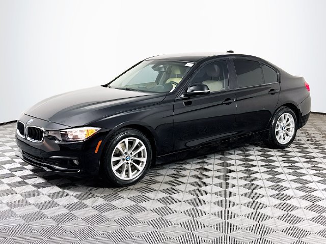 Used 2016 BMW 320i Sedan w/ Driver Assistance Package RWD image 4