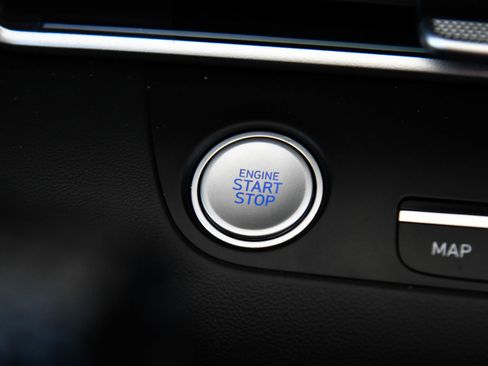 Used 2024 Hyundai Elantra SEL image 28