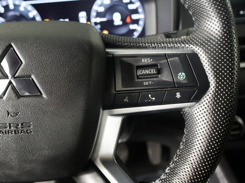 Used 2023 Mitsubishi Outlander SE image 44