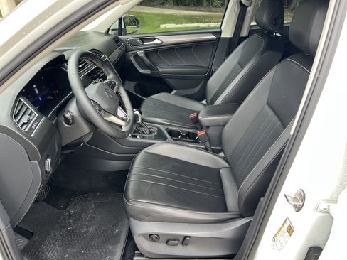 Used 2022 Volkswagen Tiguan SE FWD image 15