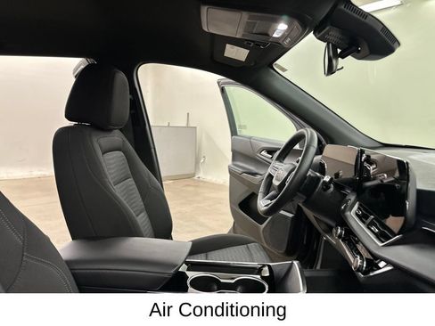 Used 2025 Chevrolet Equinox LT FWD image 23