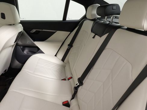 Used 2025 BMW 530i xDrive w/ Premium Package image 38