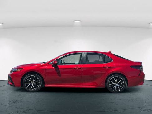 Used 2021 Toyota Camry SE FWD image 4