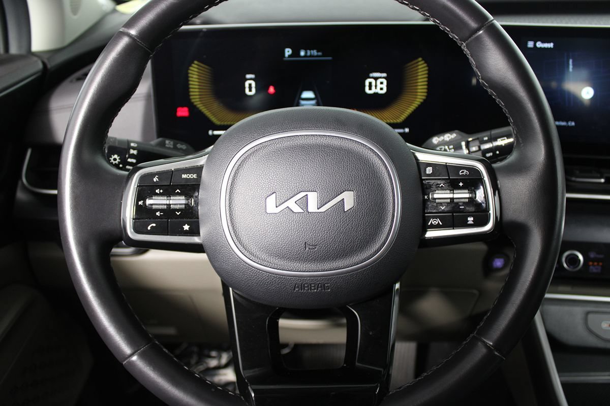 Used 2025 Kia Carnival FWD image 12