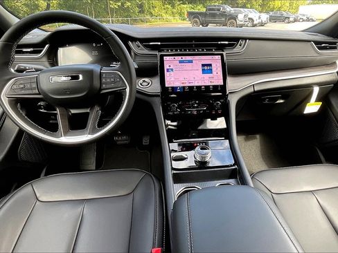 New 2025 Jeep Grand Cherokee Limited w/ Black Appearance Package image 5