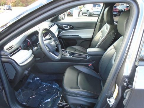 Certified 2024 Jeep Compass Limited w/ Sun and Sound Group image 9